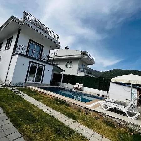 Villa Villa *