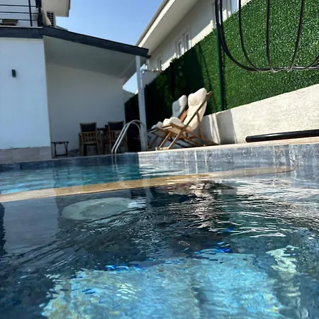 Villa Villa *